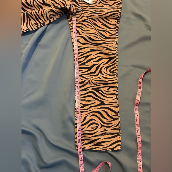 Wrangler Women's High Rise Wild West Purr Print Straight Jeans  size 30x28 - Picture 8 of 12